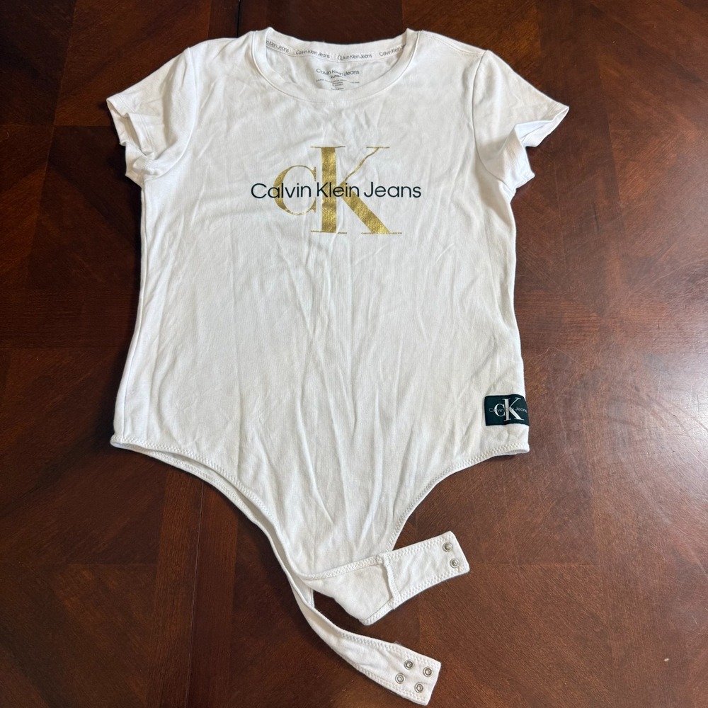 Y2K Calvin Klein Jeans Bodysuit S White‎ Gold Logo Stretch Snaps CK Top